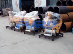 福瑞得機(jī)械5臺壓路機(jī)，一臺混凝土整平機(jī)及時(shí)發(fā)貨
