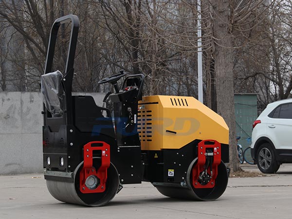 小型壓路機(jī)長(zhǎng)期不使用就能丟下保養(yǎng)嗎？